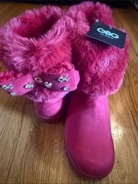 Woman’s New Faux Fur Bow Winter Boots - Red size 9